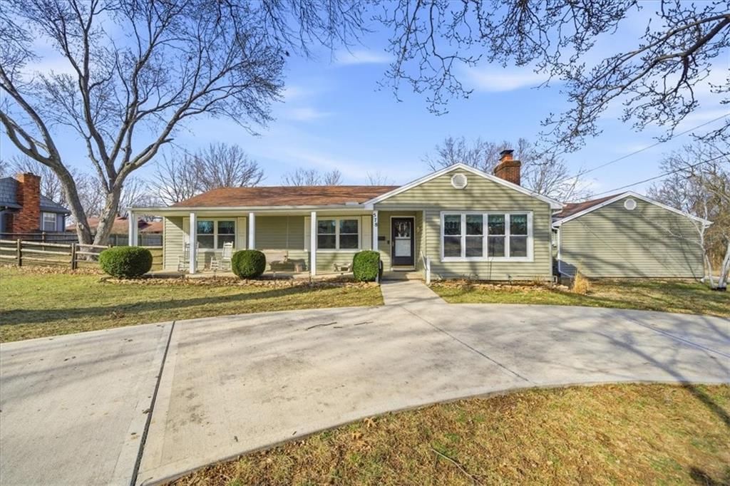 578 W Loula Street, Olathe, KS