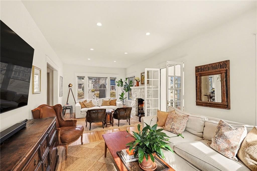 437 W 59th Terrace — photo 7