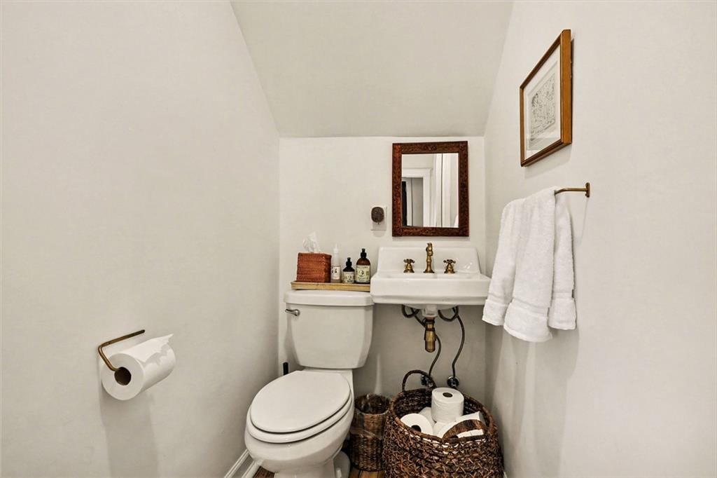 437 W 59th Terrace — photo 9