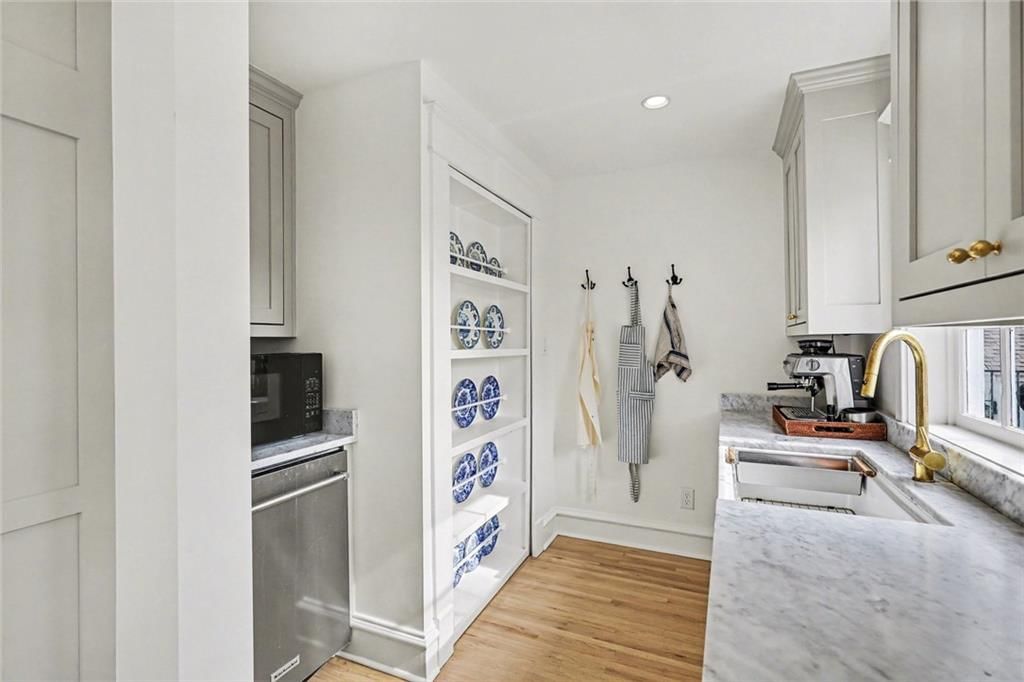 437 W 59th Terrace — photo 18