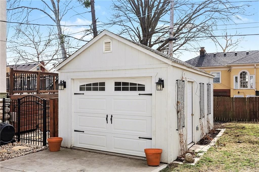 437 W 59th Terrace — photo 32