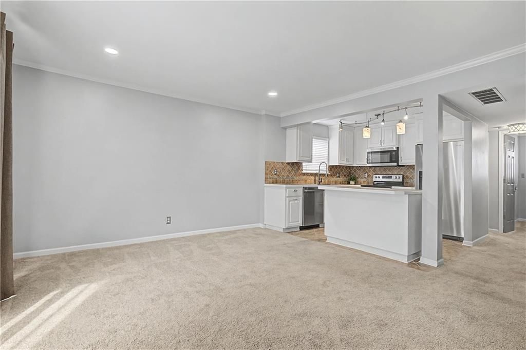 4213 Clark Avenue — photo 9