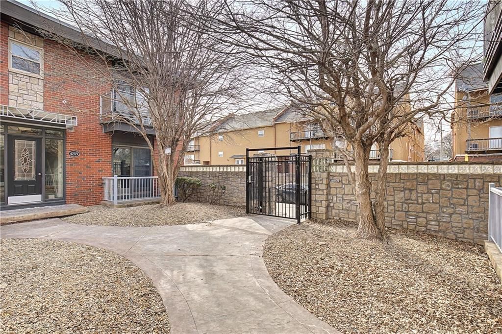 4213 Clark Avenue — photo 17