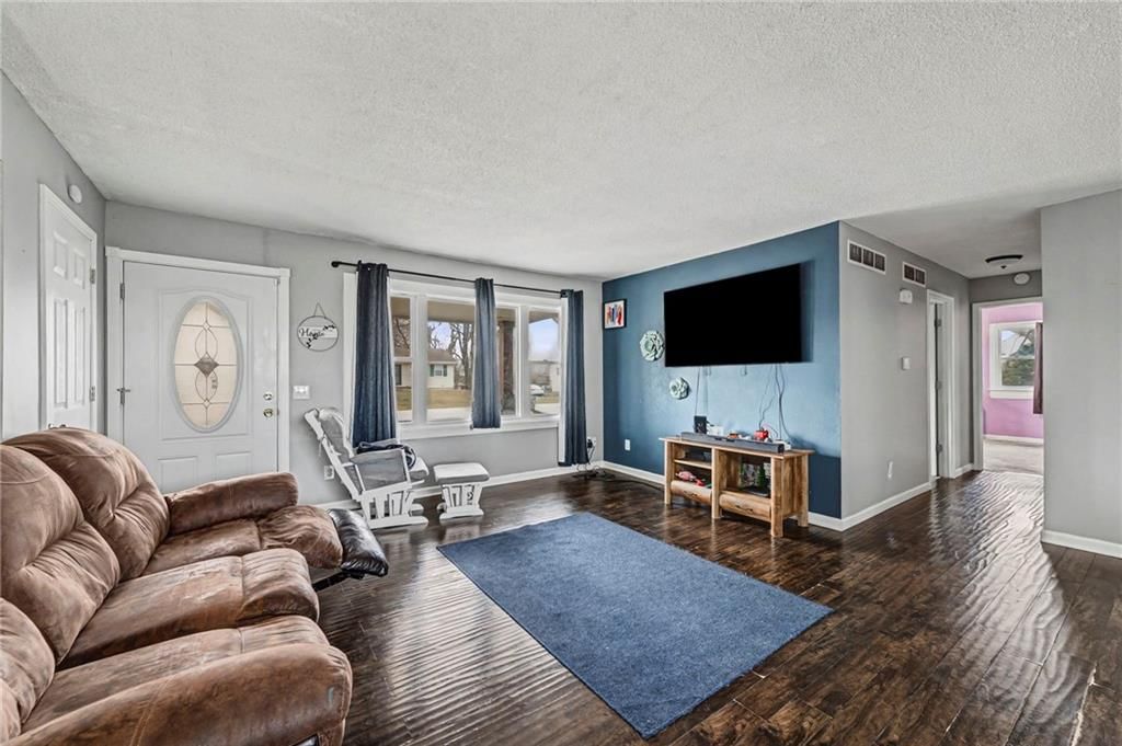 418 W Moss Street — photo 4
