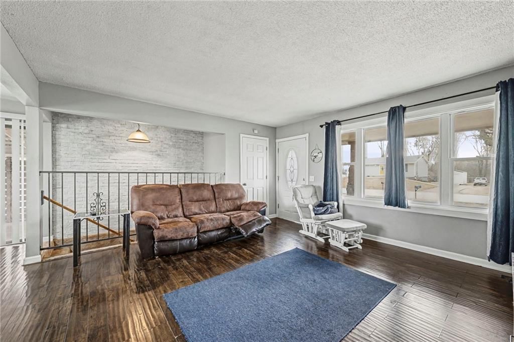 418 W Moss Street — photo 6