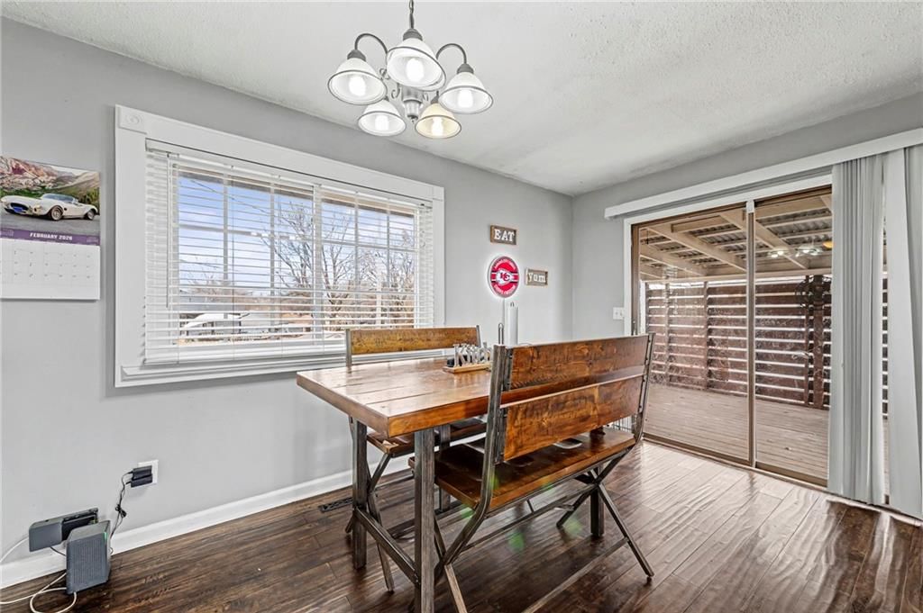 418 W Moss Street — photo 9