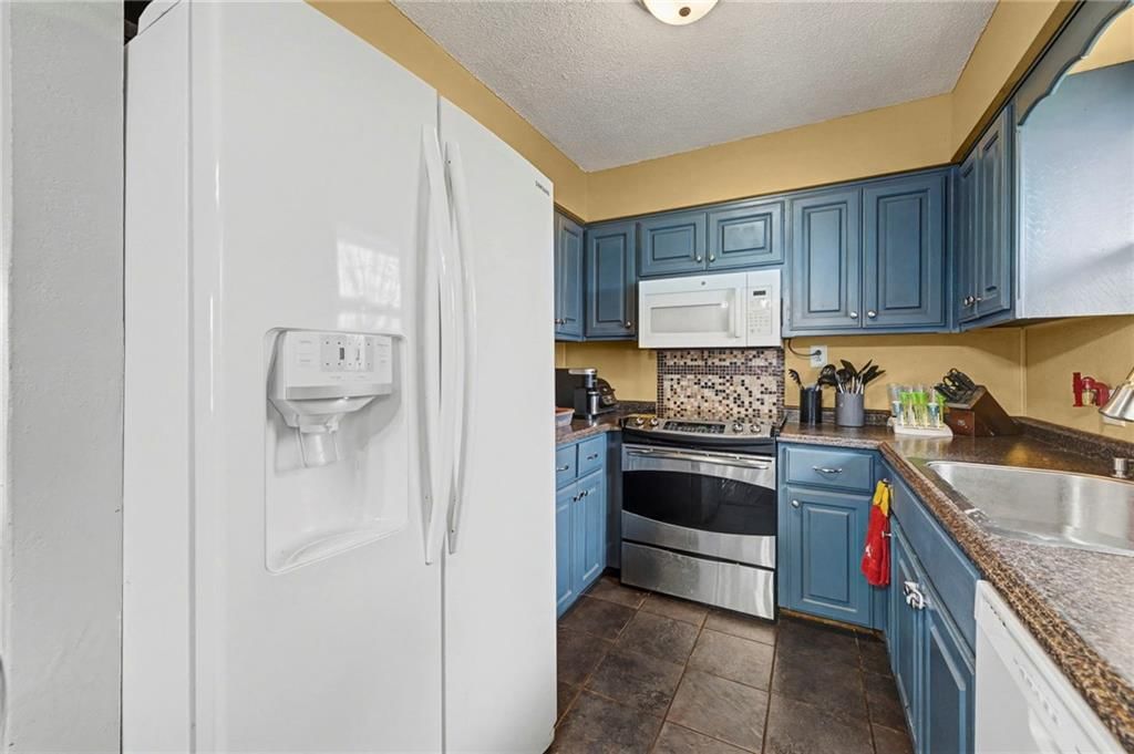 418 W Moss Street — photo 10
