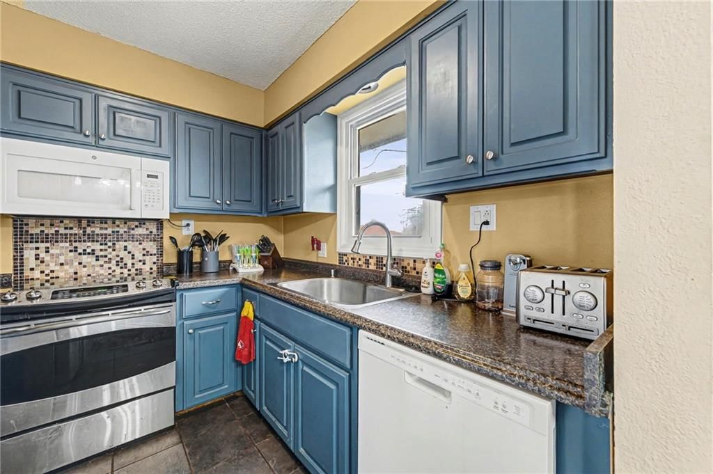 418 W Moss Street — photo 11