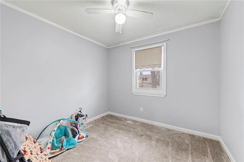 418 W Moss Street — photo 15