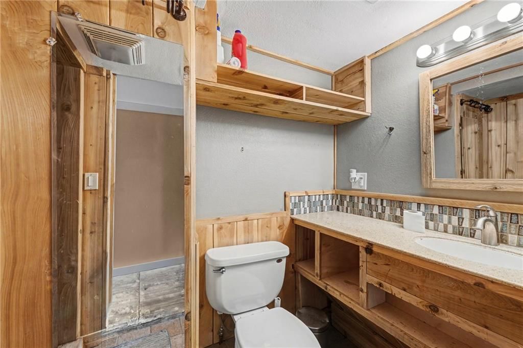 418 W Moss Street — photo 25