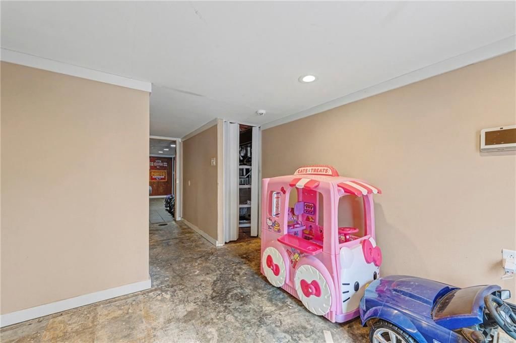 418 W Moss Street — photo 28