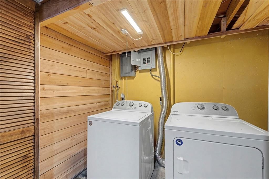 418 W Moss Street — photo 29