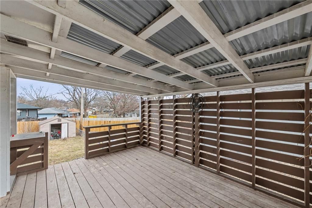 418 W Moss Street — photo 31