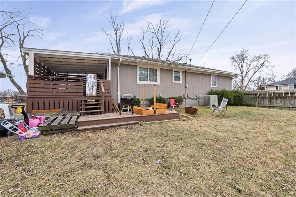 418 W Moss Street — photo 32