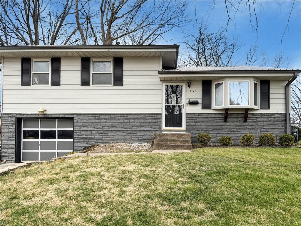 5342 N Palmer Avenue — photo 1
