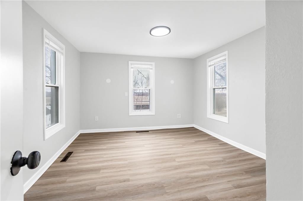 115 W 1st Street — photo 11