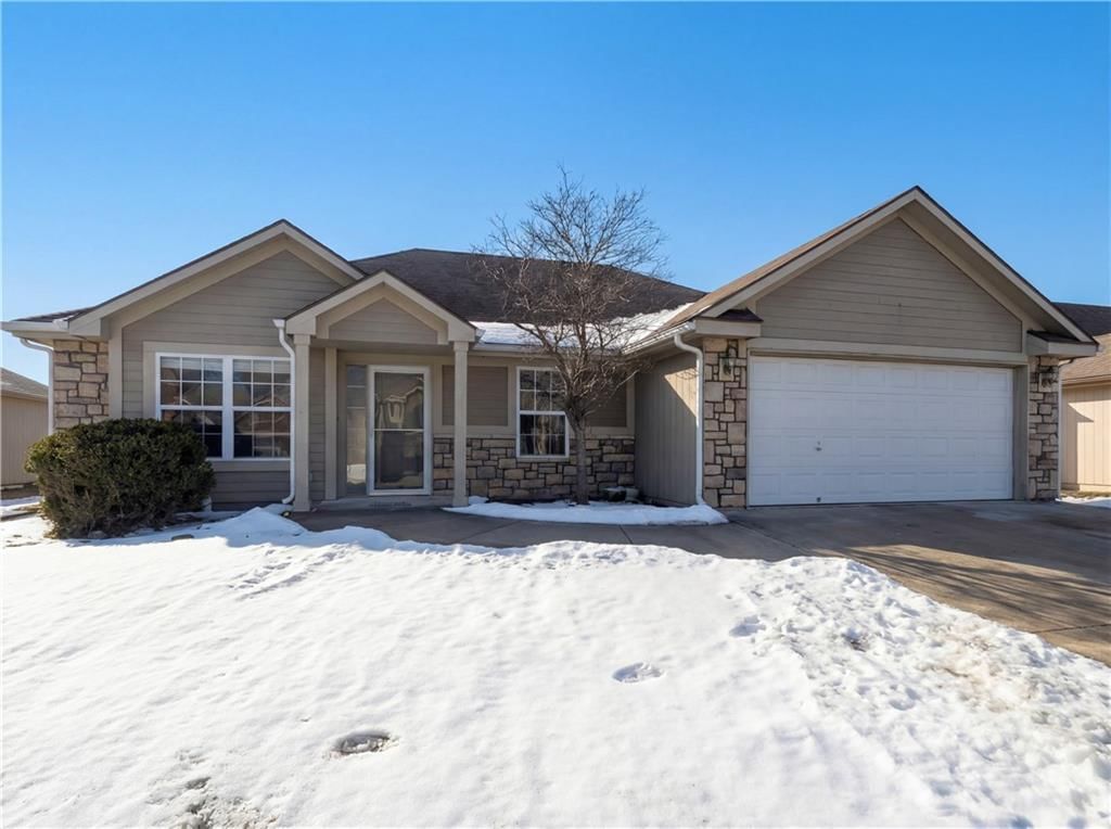 1607 Hilltop Lane, Grain Valley, MO