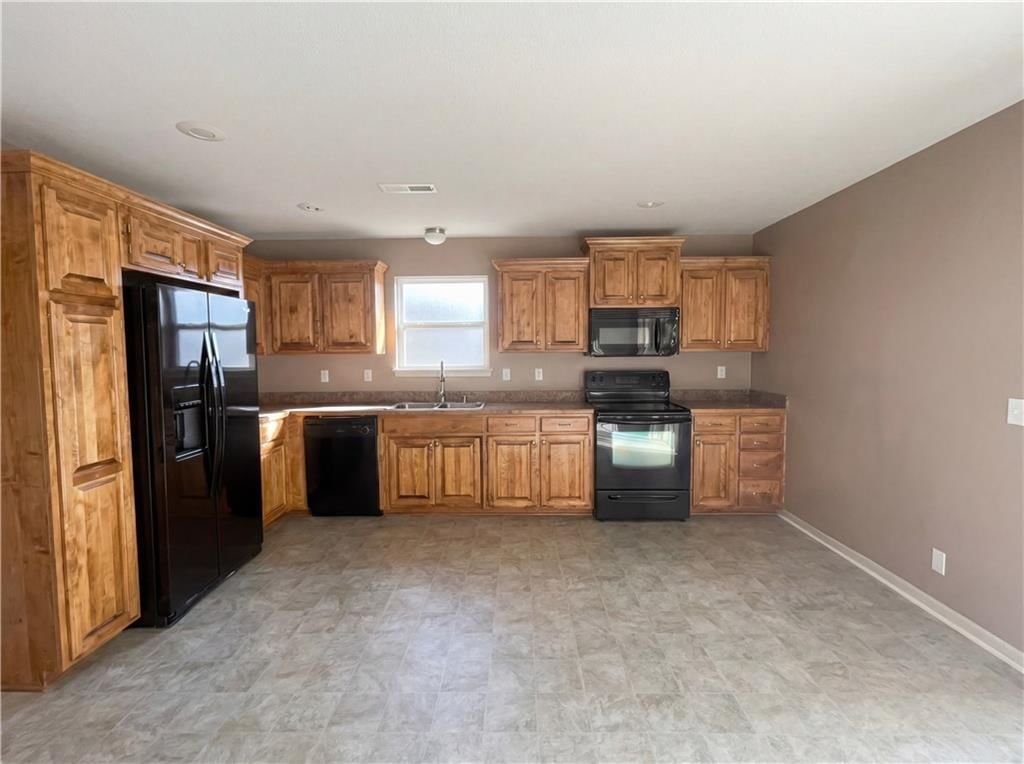 1607 Hilltop Lane — photo 2