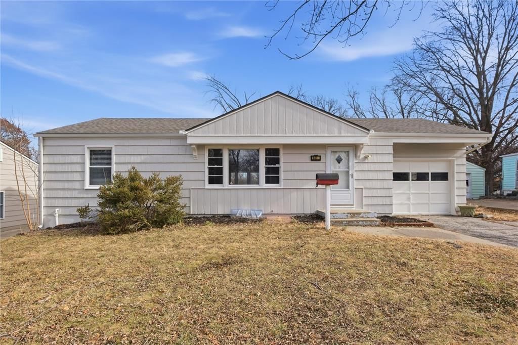 8431 DOUGLAS Avenue, Kansas City, MO