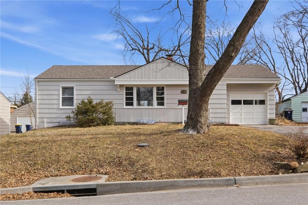 8431 DOUGLAS Avenue — photo 3