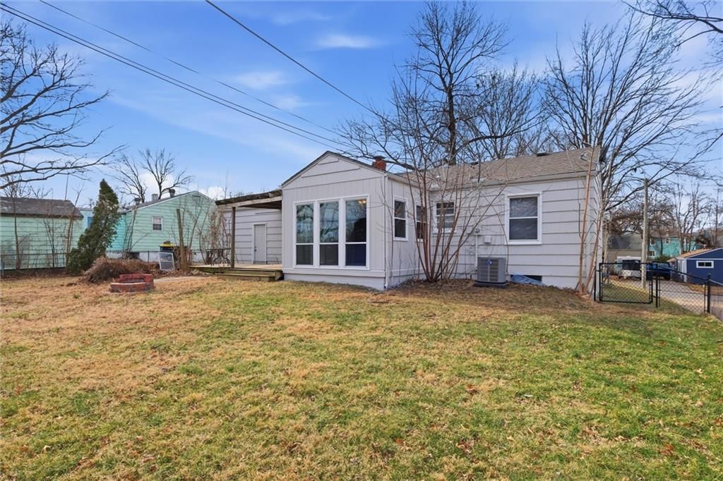 8431 DOUGLAS Avenue — photo 4