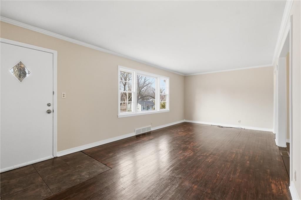 8431 DOUGLAS Avenue — photo 7