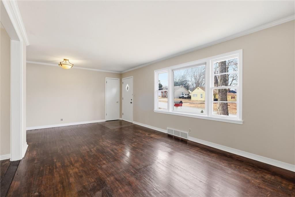 8431 DOUGLAS Avenue — photo 9