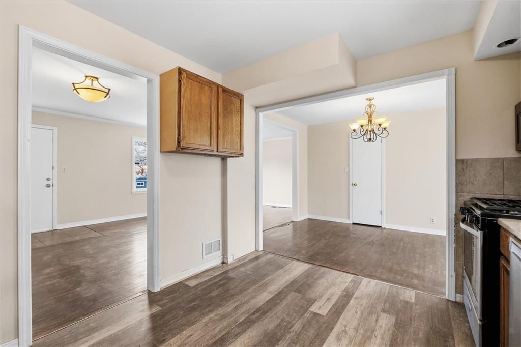 8431 DOUGLAS Avenue — photo 12