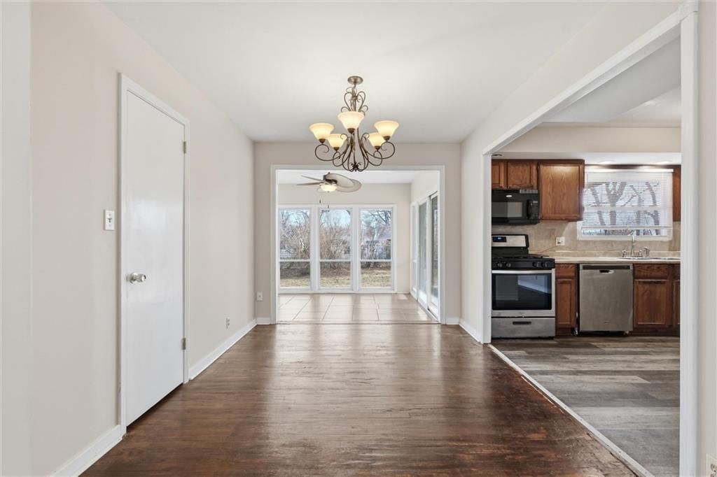 8431 DOUGLAS Avenue — photo 14
