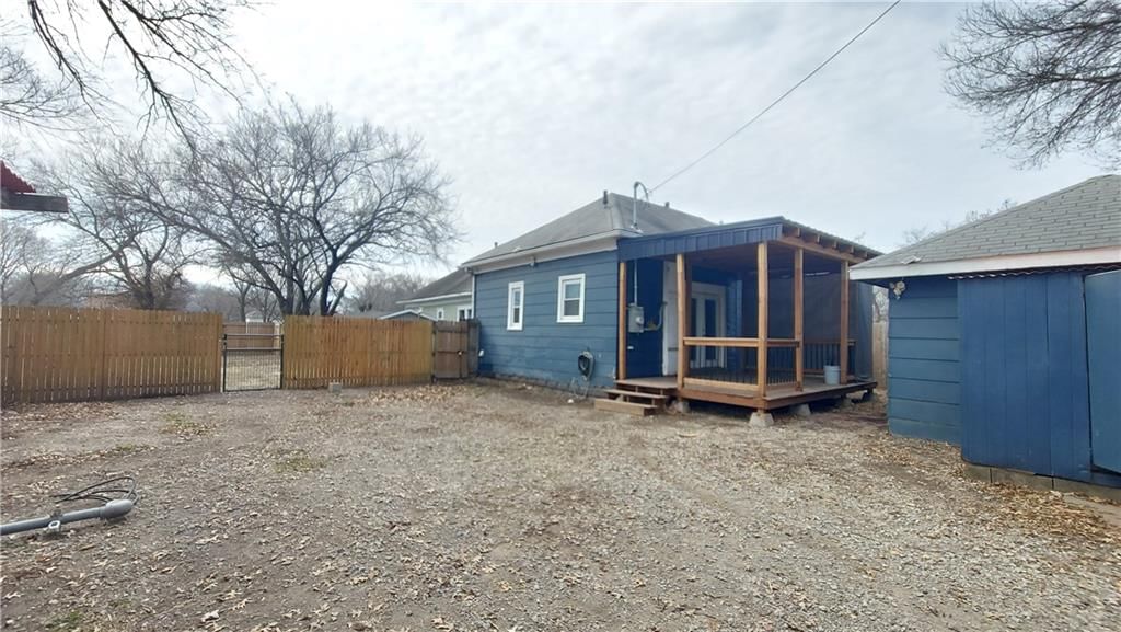 304 N Miles Street — photo 15
