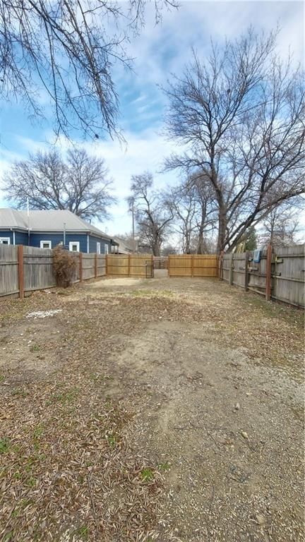 304 N Miles Street — photo 18
