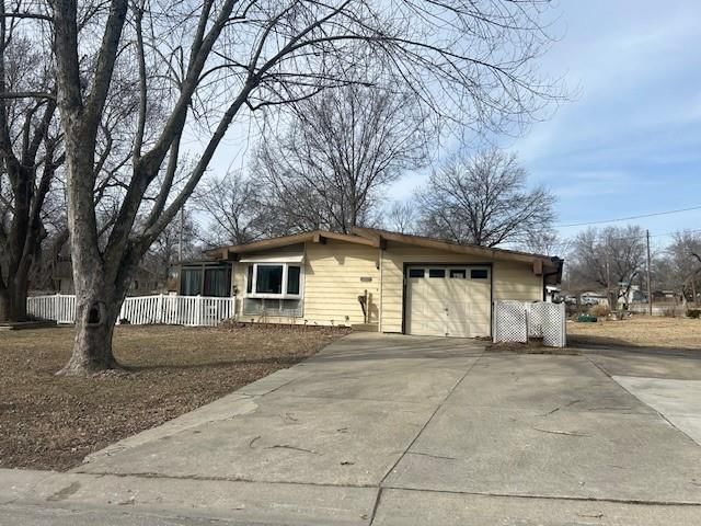 206 Brookview Drive — photo 3