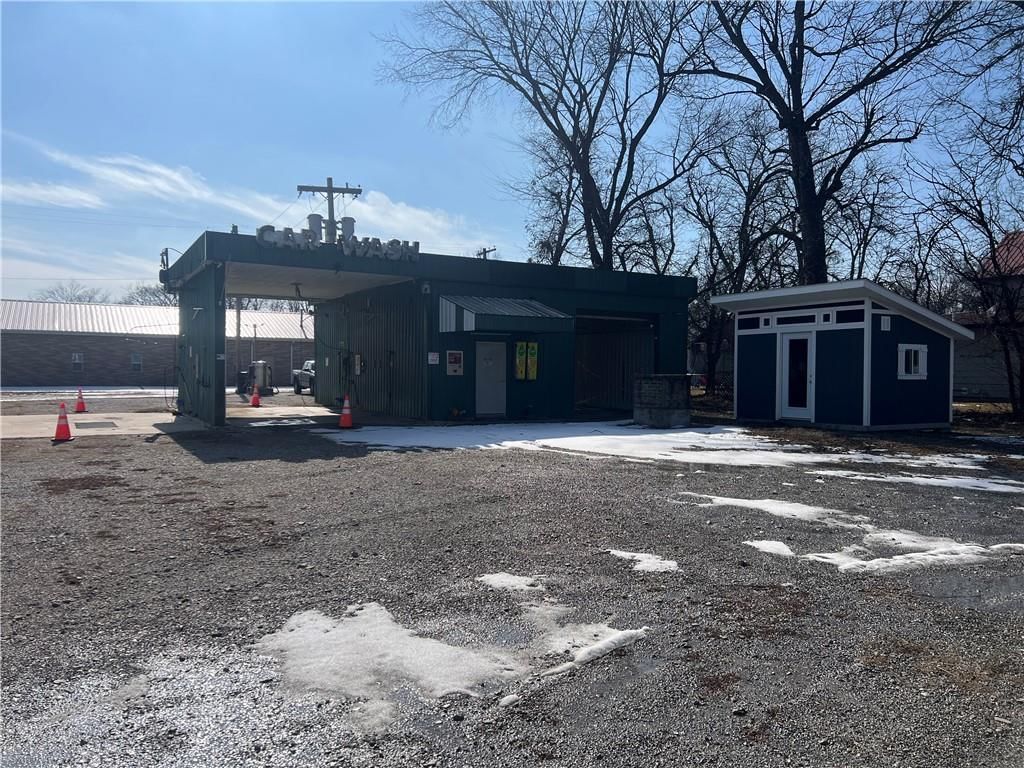 610 Maple Street — photo 1