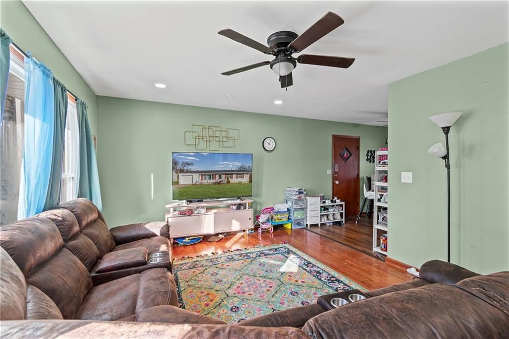 308 W 9th Street — photo 7