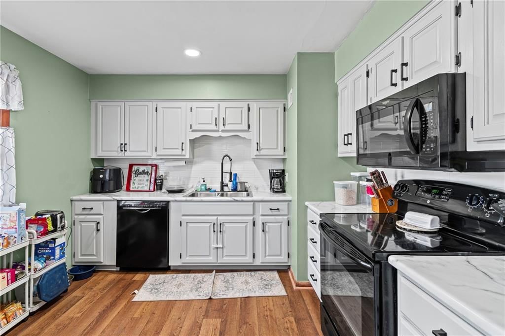 308 W 9th Street — photo 10