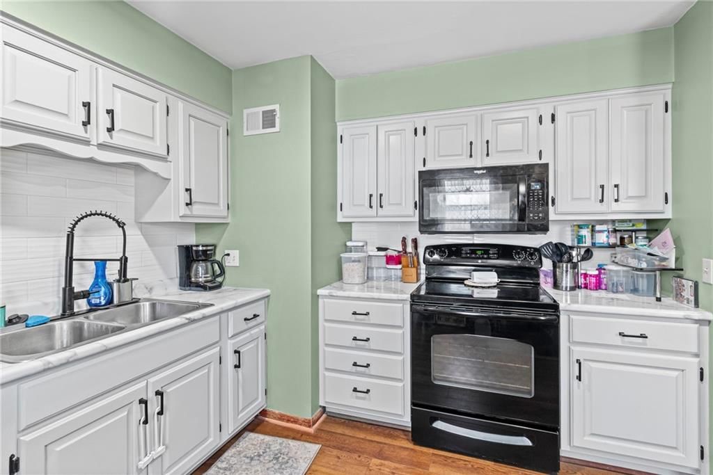 308 W 9th Street — photo 11