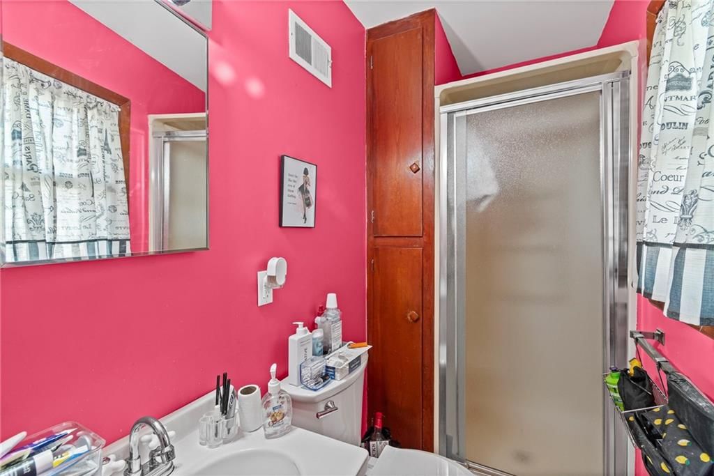 308 W 9th Street — photo 15