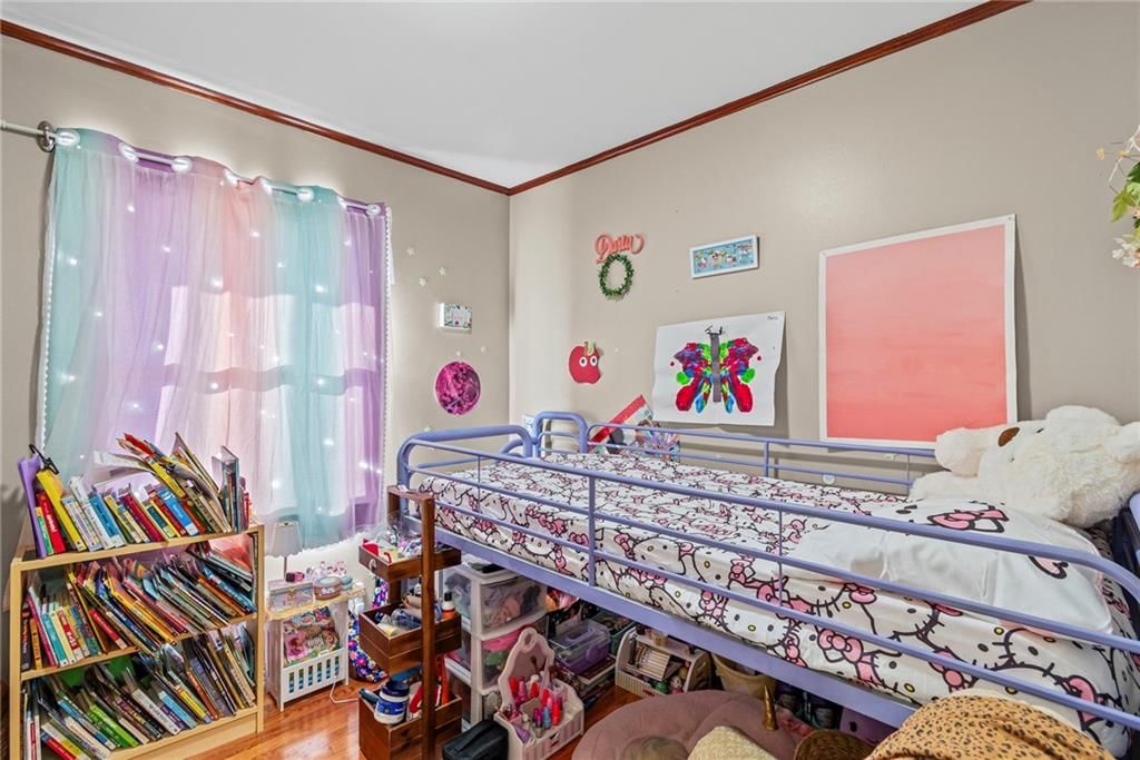 308 W 9th Street — photo 16