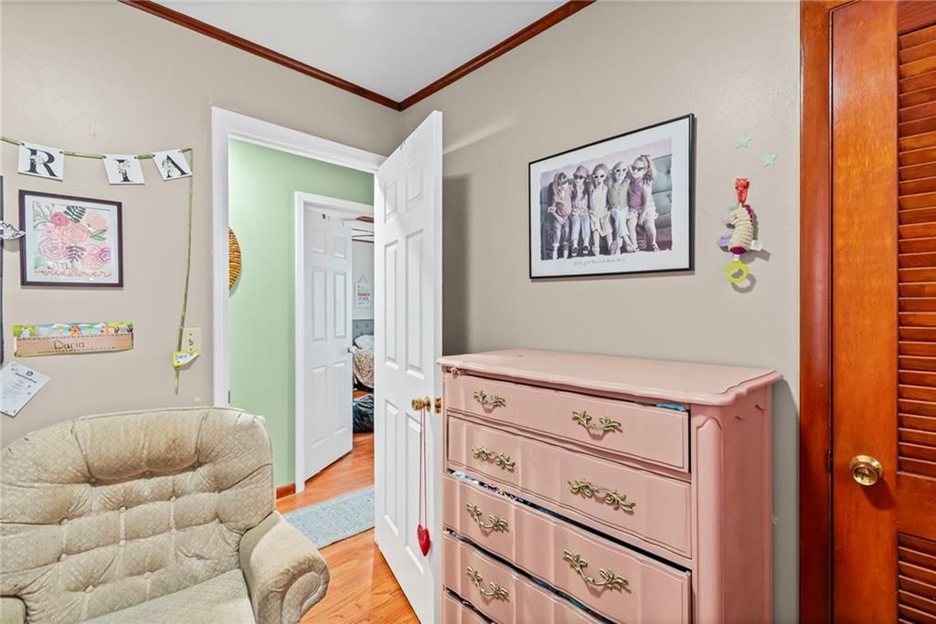 308 W 9th Street — photo 17
