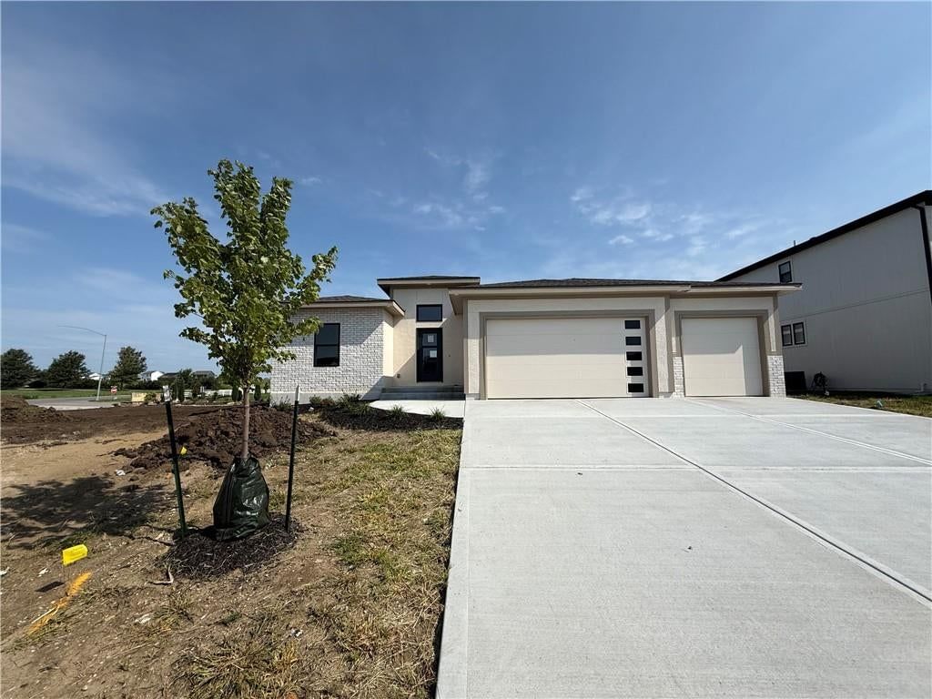 Photo 31 of 35 - 27604 E 128th Court, Lake Lotawana, MO 64086