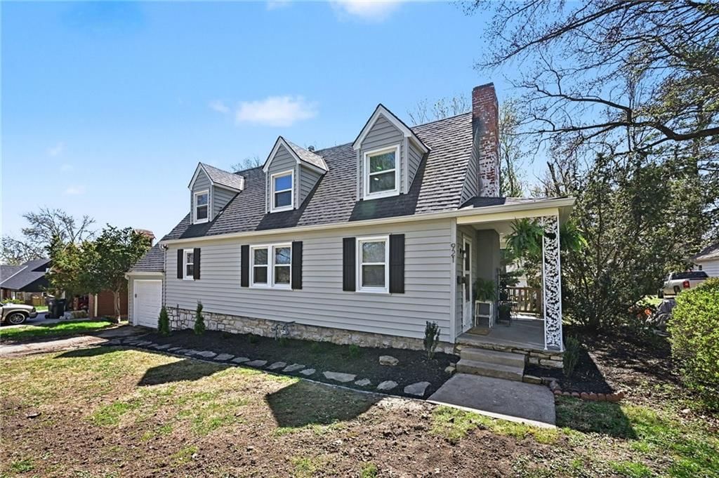 921 MANOR Road, Independence, MO
