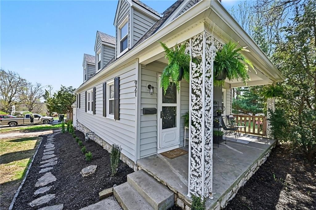 921 MANOR Road — photo 2