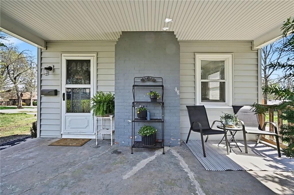 921 MANOR Road — photo 28