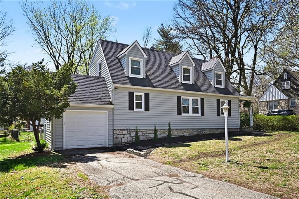 921 MANOR Road — photo 32