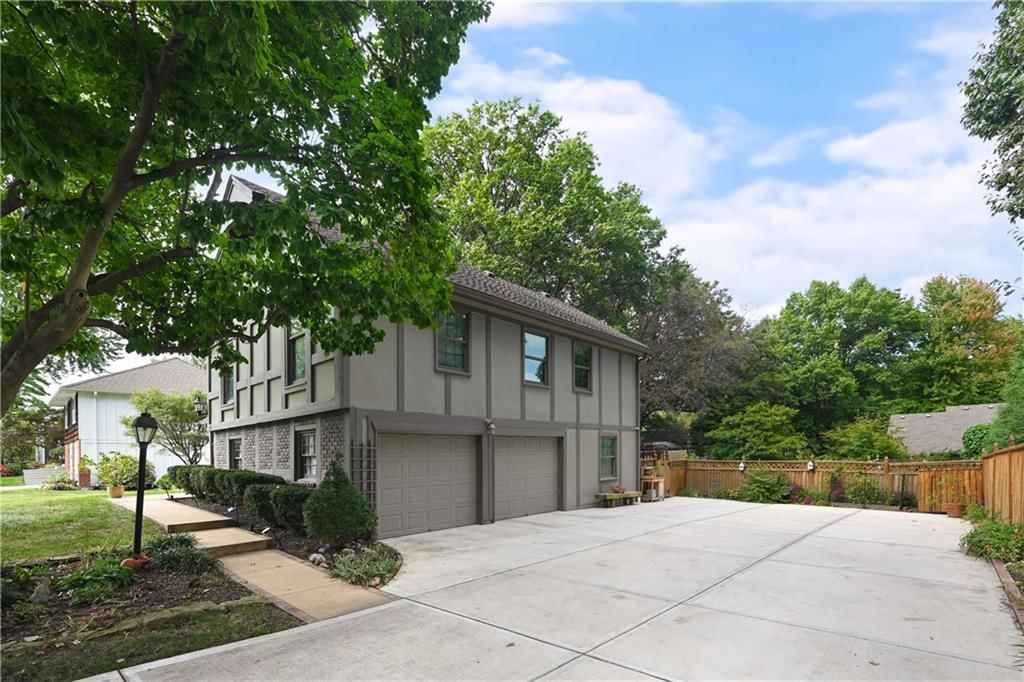 2418 W 71st Terrace — photo 3