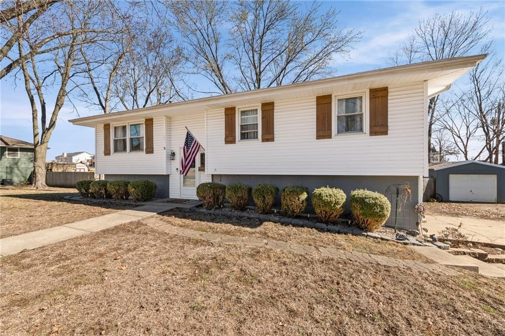 325 Matthews Lane — photo 3