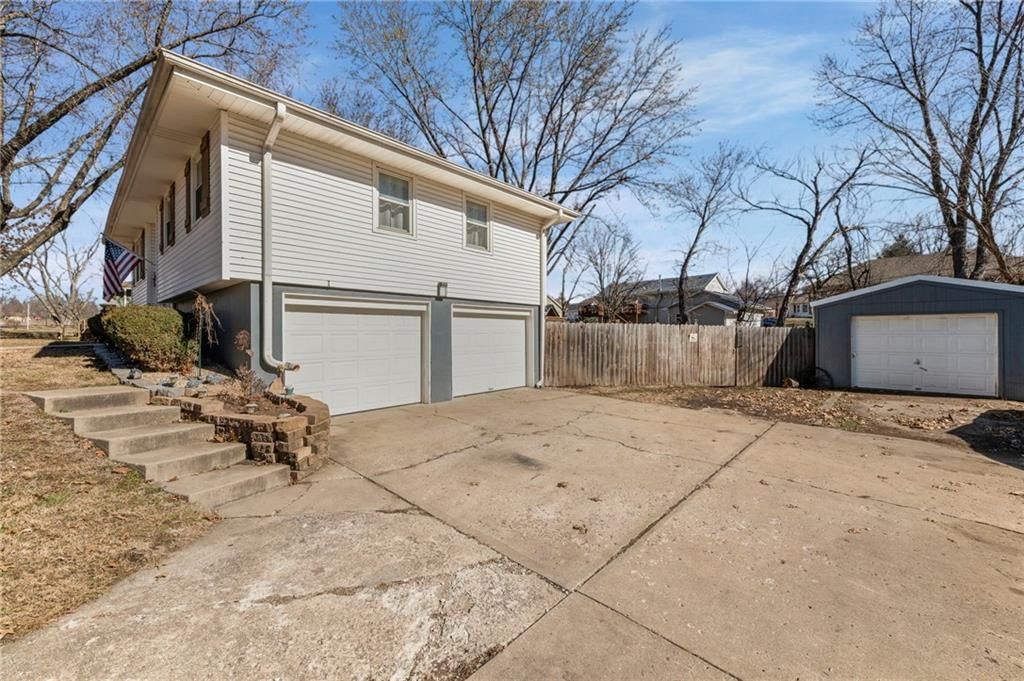 325 Matthews Lane — photo 4