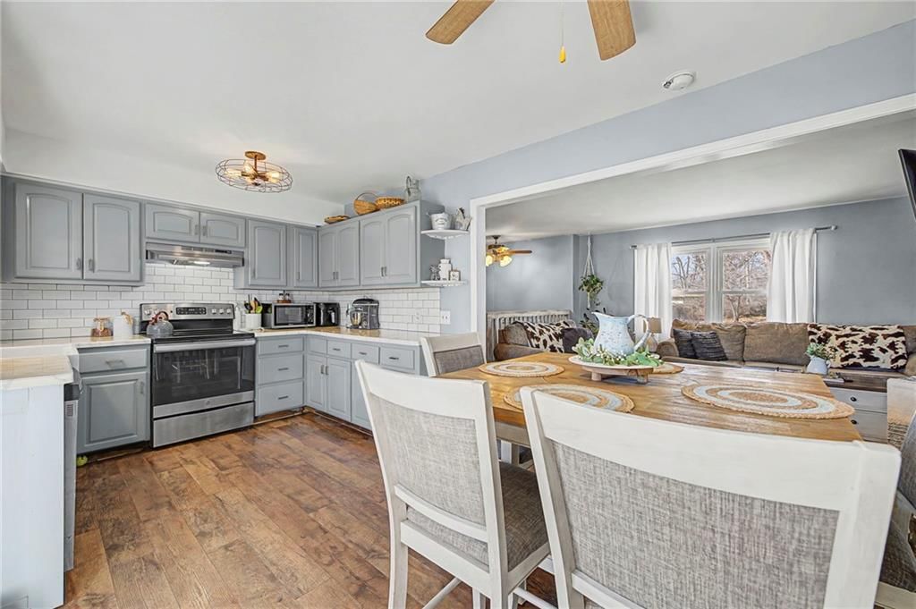 325 Matthews Lane — photo 10