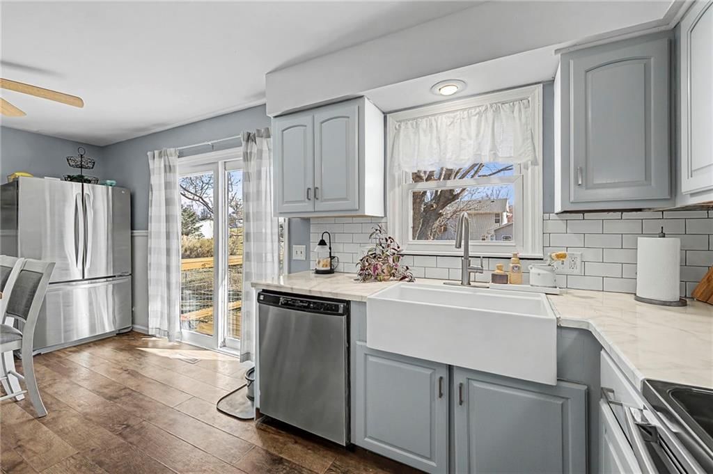325 Matthews Lane — photo 13
