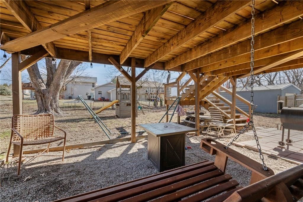 325 Matthews Lane — photo 31